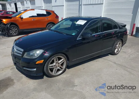 2013 Mercedes-Benz C 300 Luxury 4Matic/Sport 4Matic из США, поврежденный, VIN WDDGF8AB7DR249298